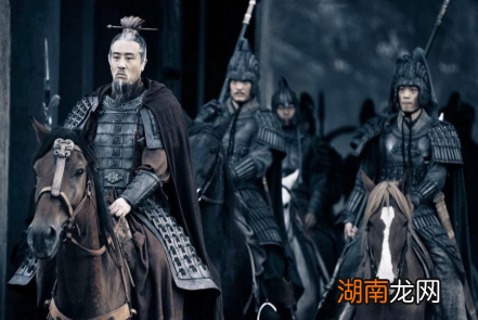 为了筹集军饷,刘巴向刘备提出了哪三条建议?