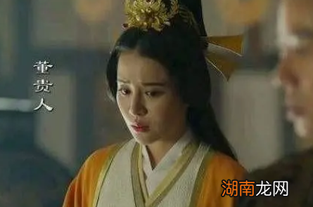 曹操为什么要将三个女儿都嫁给汉献帝？他的目的是什么？