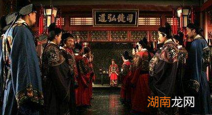 明朝文武都反对,明世宗为何执意要将孝烈方皇后的神位与自己的放一起?