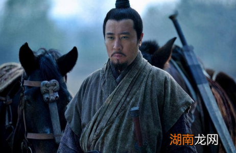 在白门楼上时，刘备为什么要劝说曹操诛杀吕布？