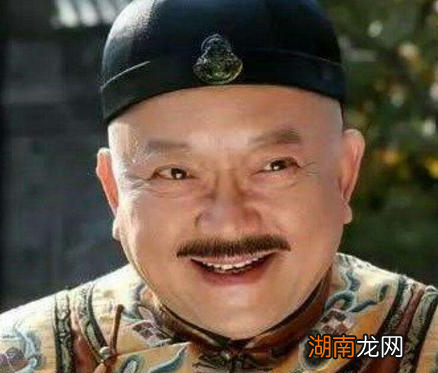 说说纪晓岚与和珅的生平与官职 两人真的可以平起平坐吗