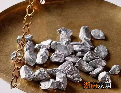 古人结账丢下银子就走,小二也不阻拦 小二就不怕钱给少了吗