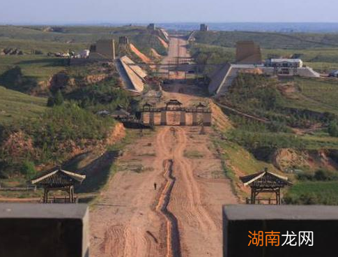 秦始皇修建秦直道的目的是什么?为了旅游,提防匈奴还是发展经济?