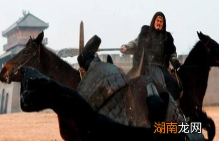 潘凤号称无双上将 他为什么几下就被华雄所斩杀了