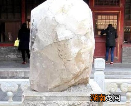 故宫养心殿有一块水晶石 期间为何两百年来无人敢移动