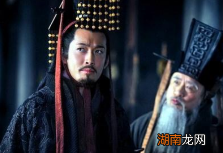 相比与刘备和其它诸侯 诸葛亮为什么会选择弱小的刘备