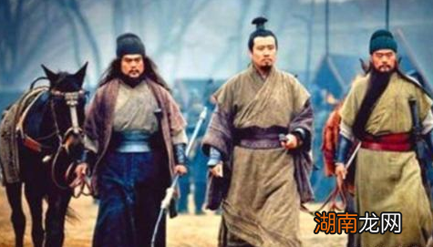 相比与刘备和其它诸侯 诸葛亮为什么会选择弱小的刘备