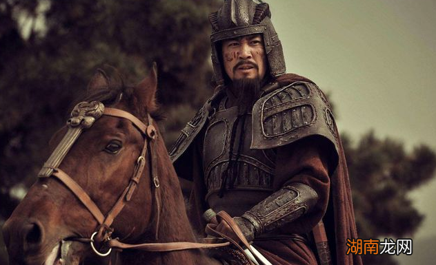 关羽为何一直不认可黄忠?他们之间的关系为什么那么差?