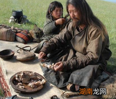 古代游牧民族有着成群的牛羊马匹 他们顿顿都会吃肉吗