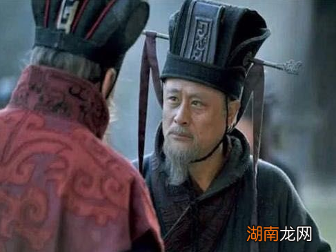 荀彧为何要帮曹操出谋划策,而不帮一心振兴汉室的刘备呢?