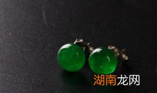 翡翠的颜色分别代表什么意思 翡翠的颜色分别代表什么意思呢