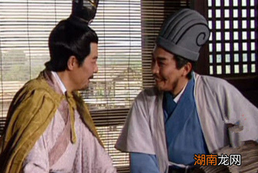 诸葛亮为何会答应出山辅佐刘备,真的是被他的三顾茅庐所感动吗?