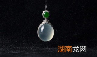 翡翠戴久会怎么样，翡翠戴时间久了会怎样