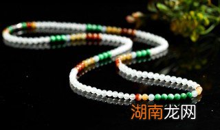 什么样的翡翠越戴越水润呢 什么样的翡翠越戴越水润
