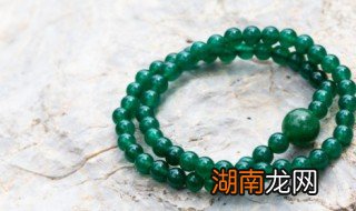 翡翠镯子怎么养护 平时怎么养护翡翠珠链啊