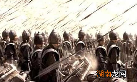 第一次农民起义是在秦朝发生的 春秋战国之前就没有发生吗