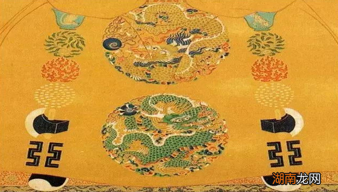 龙袍上的十二章纹都有些什么?为何到了清朝,十二章纹的地位下降了?