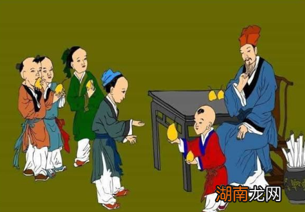 四岁就懂得让梨的孔融，为何会被曹操以不孝的名义所杀？