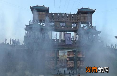 胸怀大志亲征沙场的皇帝,回来却被弟弟篡了位