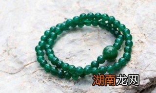 翡翠a货手镯坚定书怎么看防伪标识