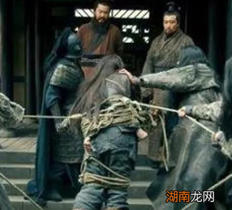 曹操在杀吕布的时候 曹操为何多此一举缢死再斩首