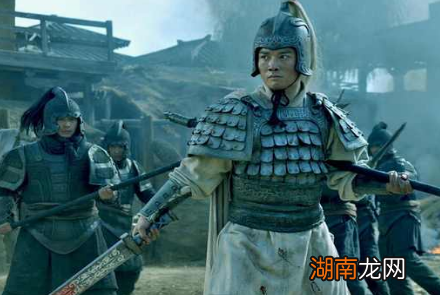 同样是蜀汉的重要将领，为什么诸葛亮对赵云和张苞的死态度不同？