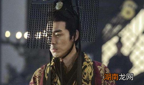 司马懿和诸葛亮同为托孤大臣，为何做法却完全不同呢？