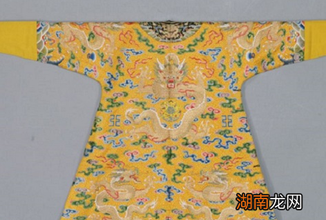 古代皇帝穿的龙袍几十年不洗一次 皇帝是怎么忍受衣服上的味道的