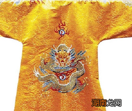 古代皇帝穿的龙袍几十年不洗一次 皇帝是怎么忍受衣服上的味道的