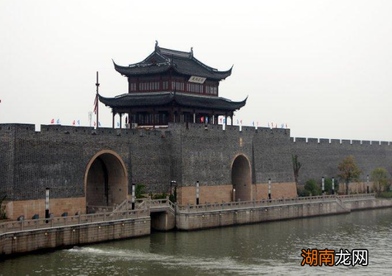 清朝时期，为什么江苏巡抚的衙门没有驻扎在南京，而是驻扎在苏州？