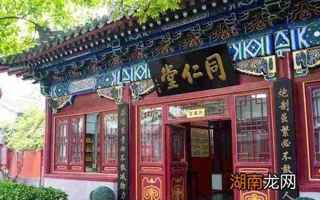 康熙曾得了一种怪病，太医们没办法，却被一个小郎中治好