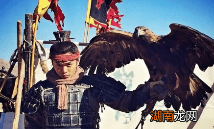 倒掉酒肉也不给士兵吃,霍去病这样做的目的是什么?