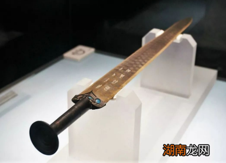 越王勾践剑到底长什么样?它出土的时候为什么没有生锈?