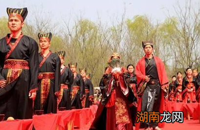 古代媒婆踏破门槛十四五岁女子的门槛 她们为什么会成为香饽饽