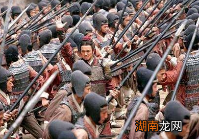 古代将军造反士兵为什么大多数士兵都跟随 效忠皇帝不是更好吗