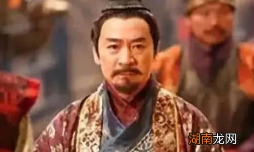 从武则天的家族历史中探索，她是如何凭借自身能力跻身皇位的?