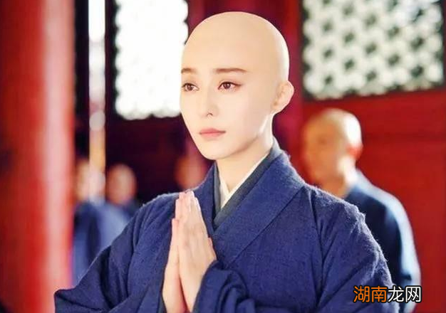 从武则天的家族历史中探索，她是如何凭借自身能力跻身皇位的?