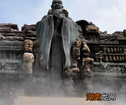 东周分为春秋和战国两个阶段 两者本质上的有区别是什么