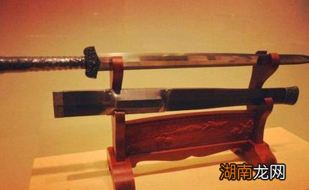 古代贵族为什么要带佩剑 除了防身还有什么意义