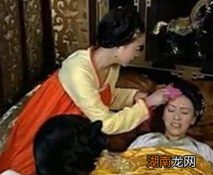 古人生孩子的时候为什么要不停的烧热水 这热水到底有什么作用