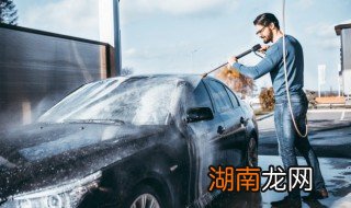 车内装饰品如何清洗干净，车内装饰品如何清洗干净的