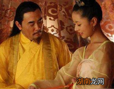 北凉皇帝为什么喜欢中拿着一根木棍 难怪嫔妃都害怕去伺候皇帝