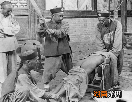 古代重大五十大板到底是什么样的 有钱轻伤,没钱重伤