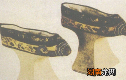 揭秘：历史上的清代宫廷女子一般都穿什么鞋？