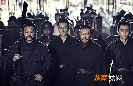 曹丕是怎么坑爹坑儿子的 所做之事把江山拱手让出