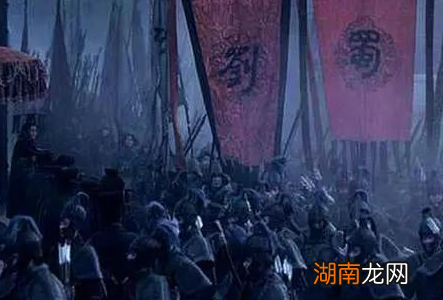 古代打仗为什么要举那么多的旗子 古人的智慧是我们无法想象的