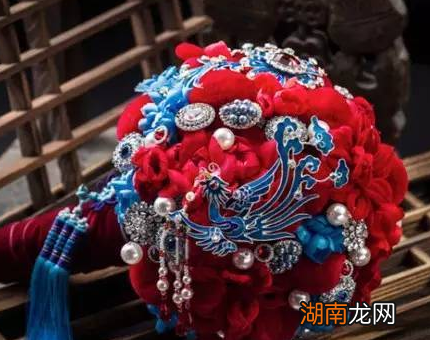 古代姑娘出嫁都穿什么 凤冠霞帔指的是什么