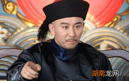 郑板桥赈灾放粮,为何却反而被革职呢?