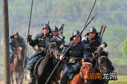 一天之内能两次让曹操中计的谋士,李孚怎么不出名?