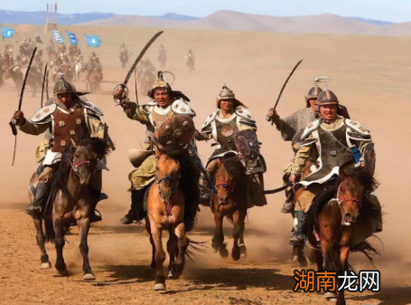 汉兵在城墙周围铺一层细沙，匈奴骑兵见了苦不堪言